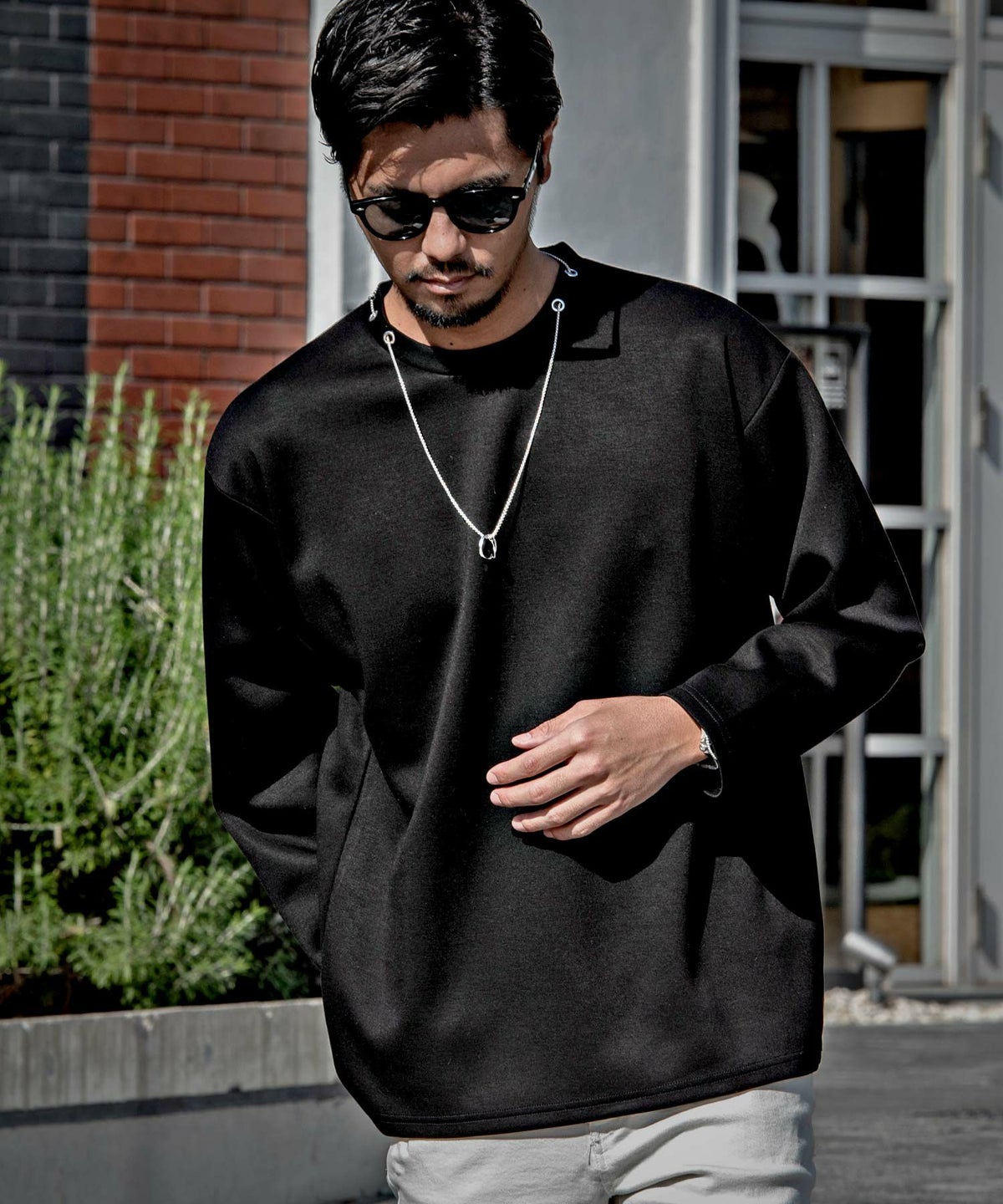 CavariA(キャバリア)ネックレス付きクルーネックポンチ長袖Tシャツ/全2色