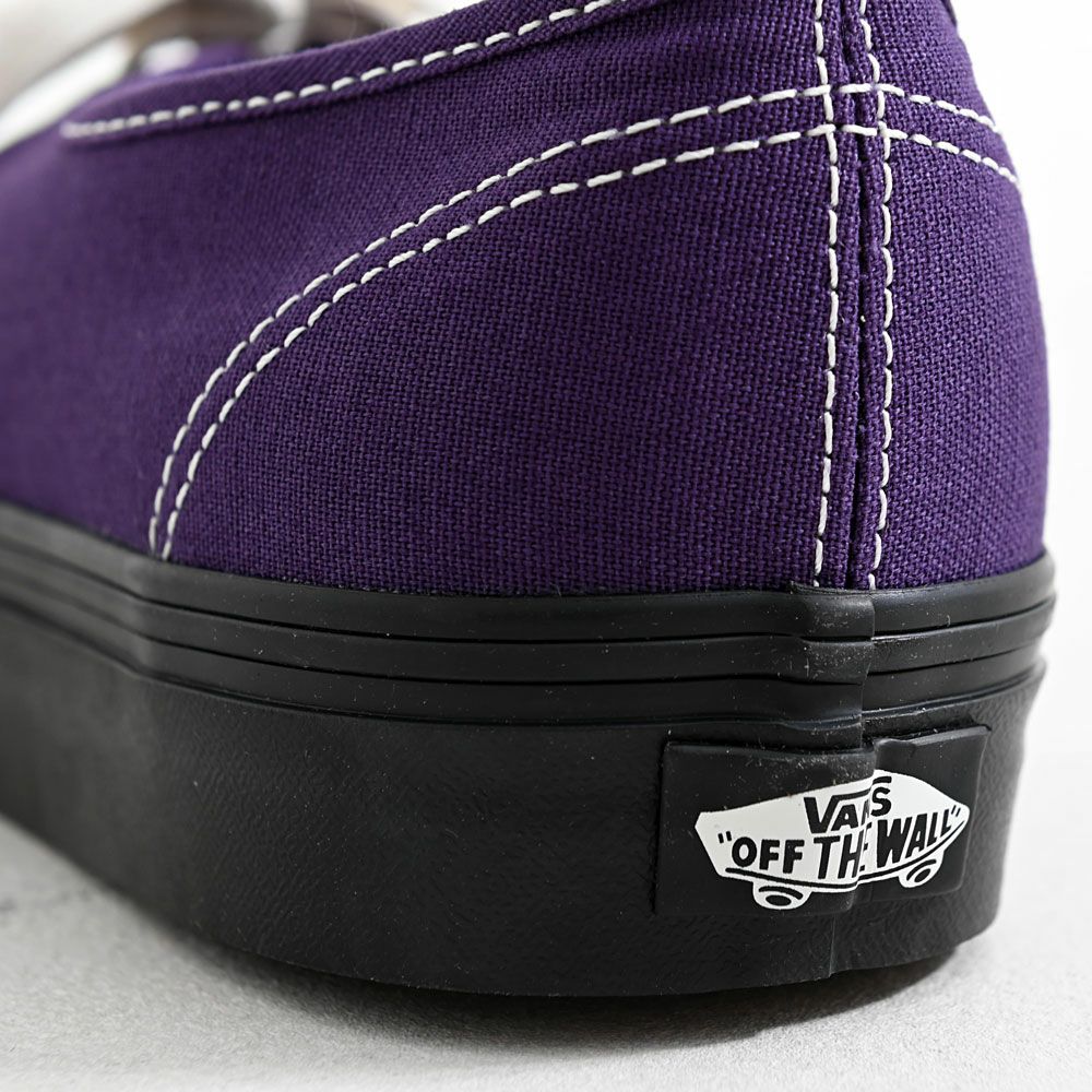 VANS(バンズ)Authentic Black Sidewall GOTHIC GRAPE/全1色