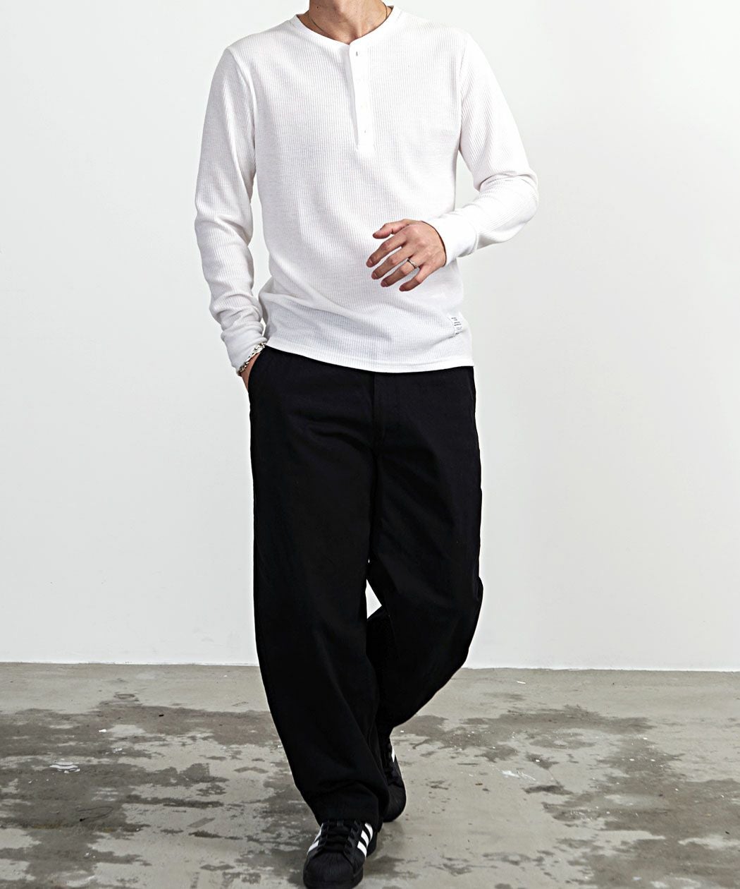 Hanes(ヘインズ)ワイドフィットノータックチノパンツ/全3色