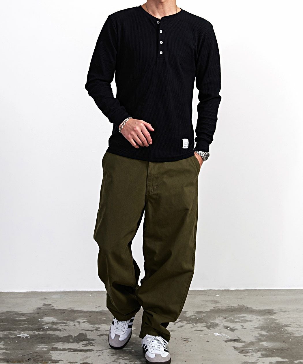 Hanes(ヘインズ)ワイドフィットノータックチノパンツ/全3色