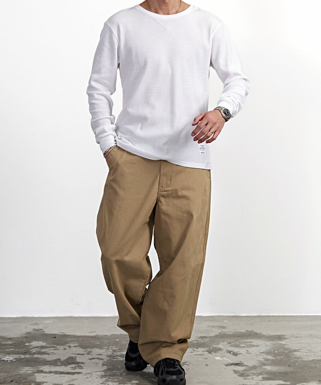 Hanes(ヘインズ)ワイドフィットノータックチノパンツ/全3色