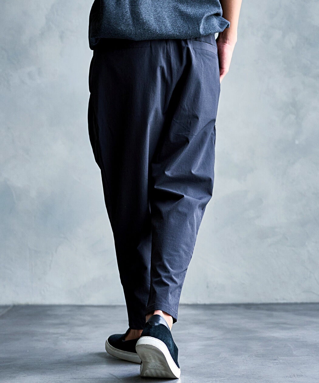 CavariA(キャバリア)ストレッチナイロンテーパードパンツ
