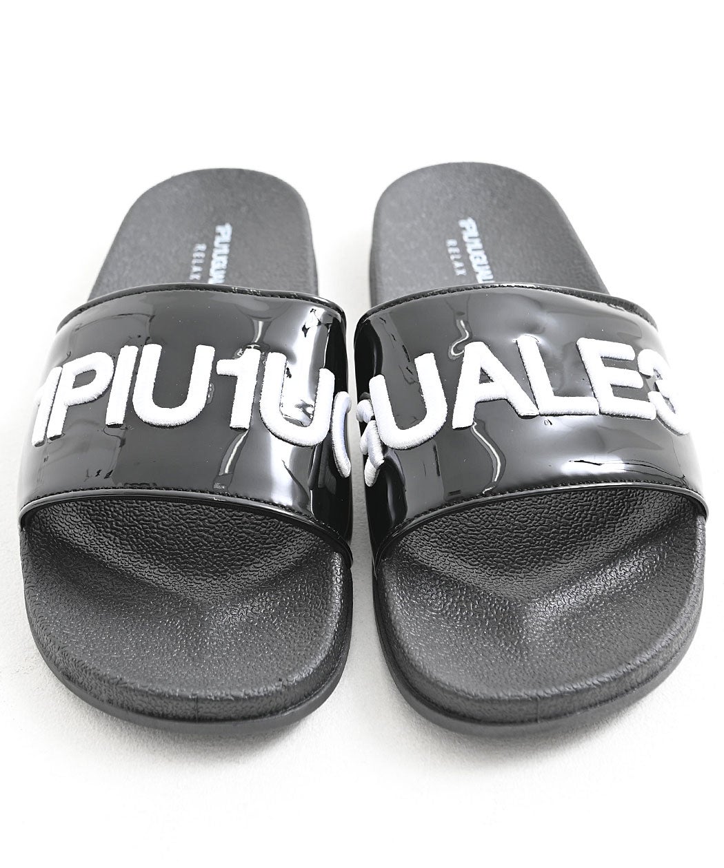1PIU1UGUALE3(ウノ ピゥ ウノ ウグァーレ トレ)BLACK SANDALS