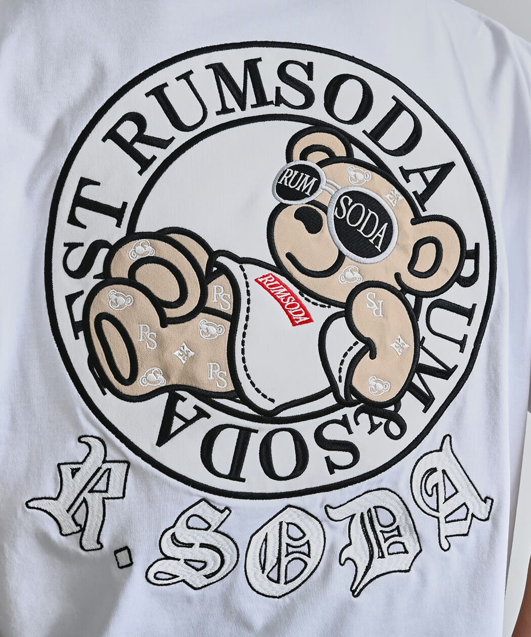 RUMSODA(ラムソーダ)天竺ツイルアップリケ刺繍セミIGクルー半袖Tシャツ