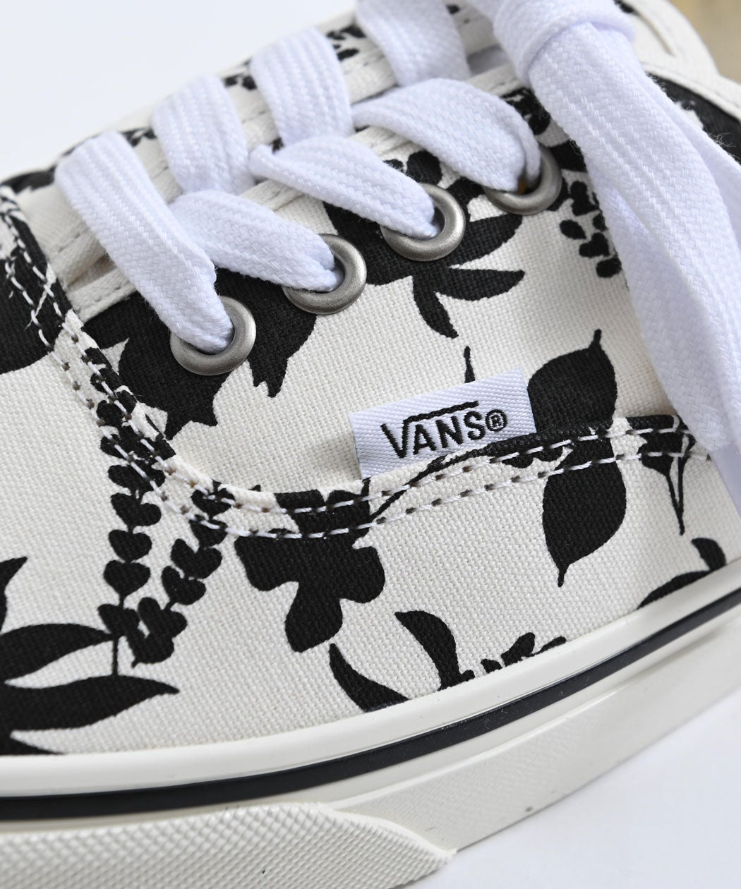 VANS(バンズ)Authentic Archive Black